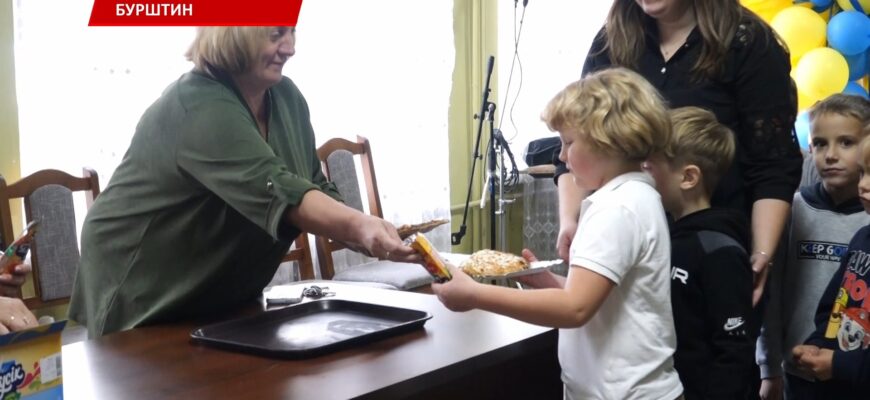 У Бурштинському ліцеї №3 школярів частували піцою. Відео