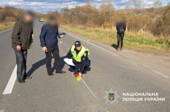 Поліцейські Прикарпаття розшукують водія, який скоїв наїзд на пішохода та втік