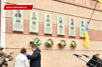 В Івано-Франківську відкрили меморіальні дошки Руслану Ганущаку та Ігорю Фільварку. Відео