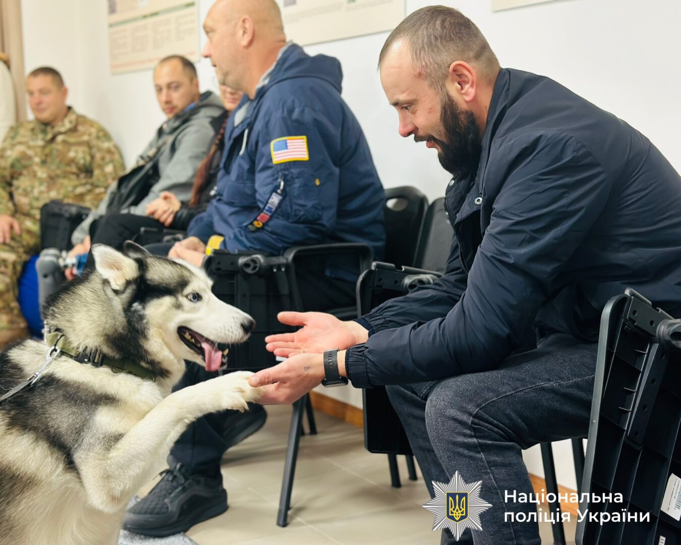 kani 1 - Каністерапія в дії: поліцейські провели реабілітаційний сеанс для поранених захисників - rai.ua