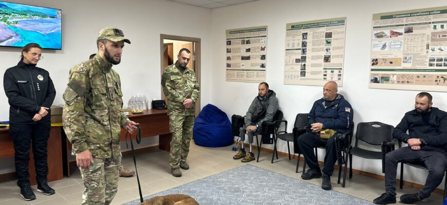kao8 - Каністерапія в дії: поліцейські провели реабілітаційний сеанс для поранених захисників - rai.ua
