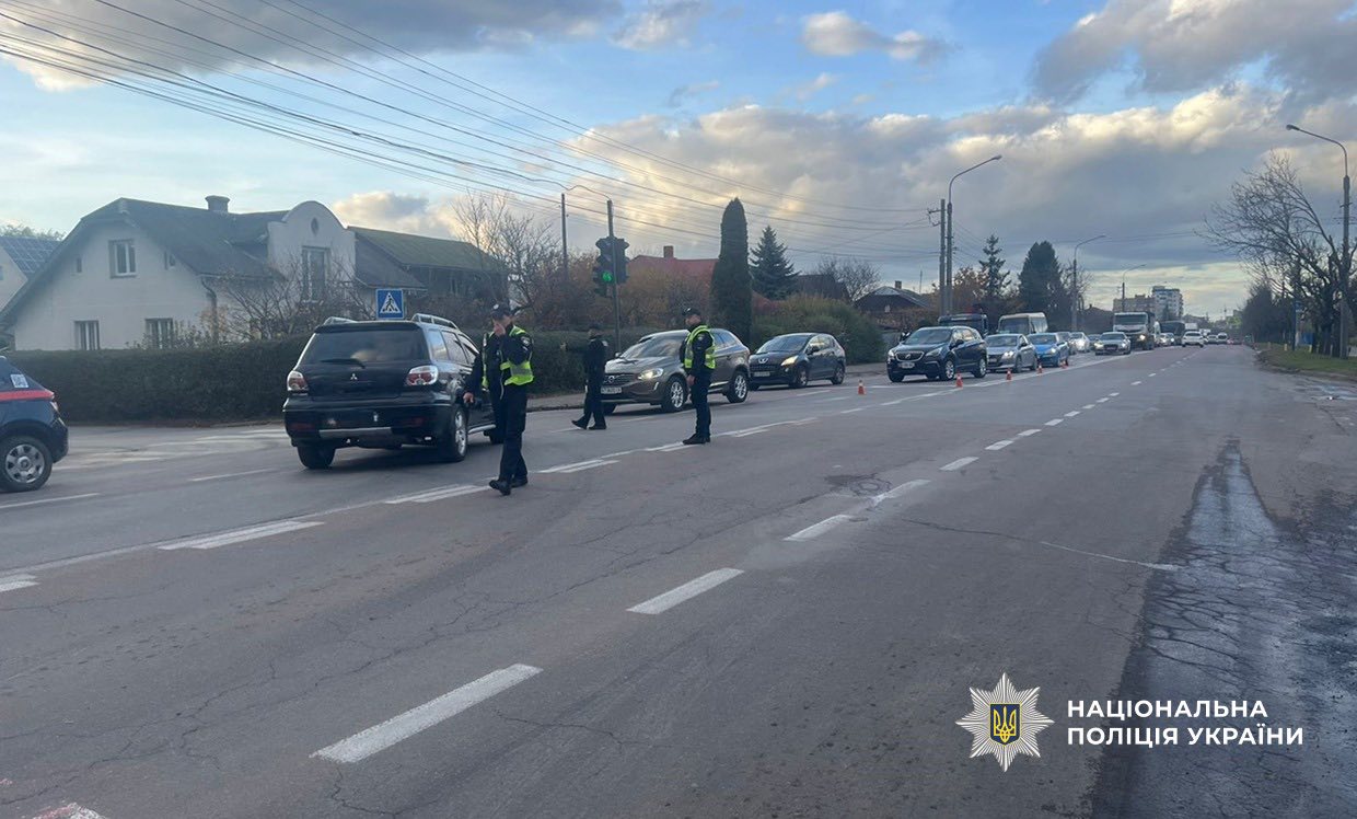 kor7 - Вулиця Коновальця: поліція з’ясовує обставини ДТП, у якій травмовано пішохода - rai.ua