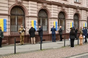 На фасаді Івано-Франківського медичного університету відкрили пам’ятні дошки. Відео