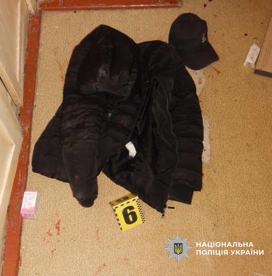 ldyp - Поліцейські затримали зловмисника, який поранив дружину ножем - rai.ua