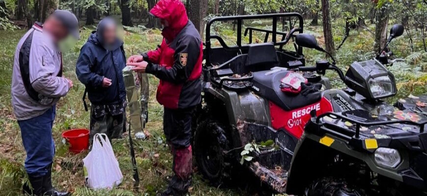 На Івано-Франківщині рятувальники допомогли двом грибникам, які заблукали в лісі