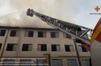 В Івано-Франківську рятувальники ліквідовують масштабну пожежу