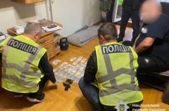 Виготовлення та збут фальсифікованого алкоголю: поліцейські затримали підозрюваного