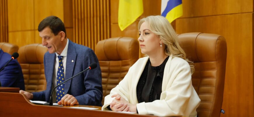 На сесії обласної ради спрямували додаткові кошти на оборону, медицину, освіту та дороги