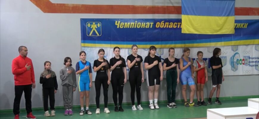 У Коломиї відбувся чемпіонат області із важкої атлетики серед юнаків та дівчат. Відео