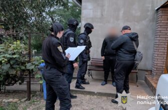 Заробляли на збуті заборонених речовин: на Прикарпатті затримали наркоторговців