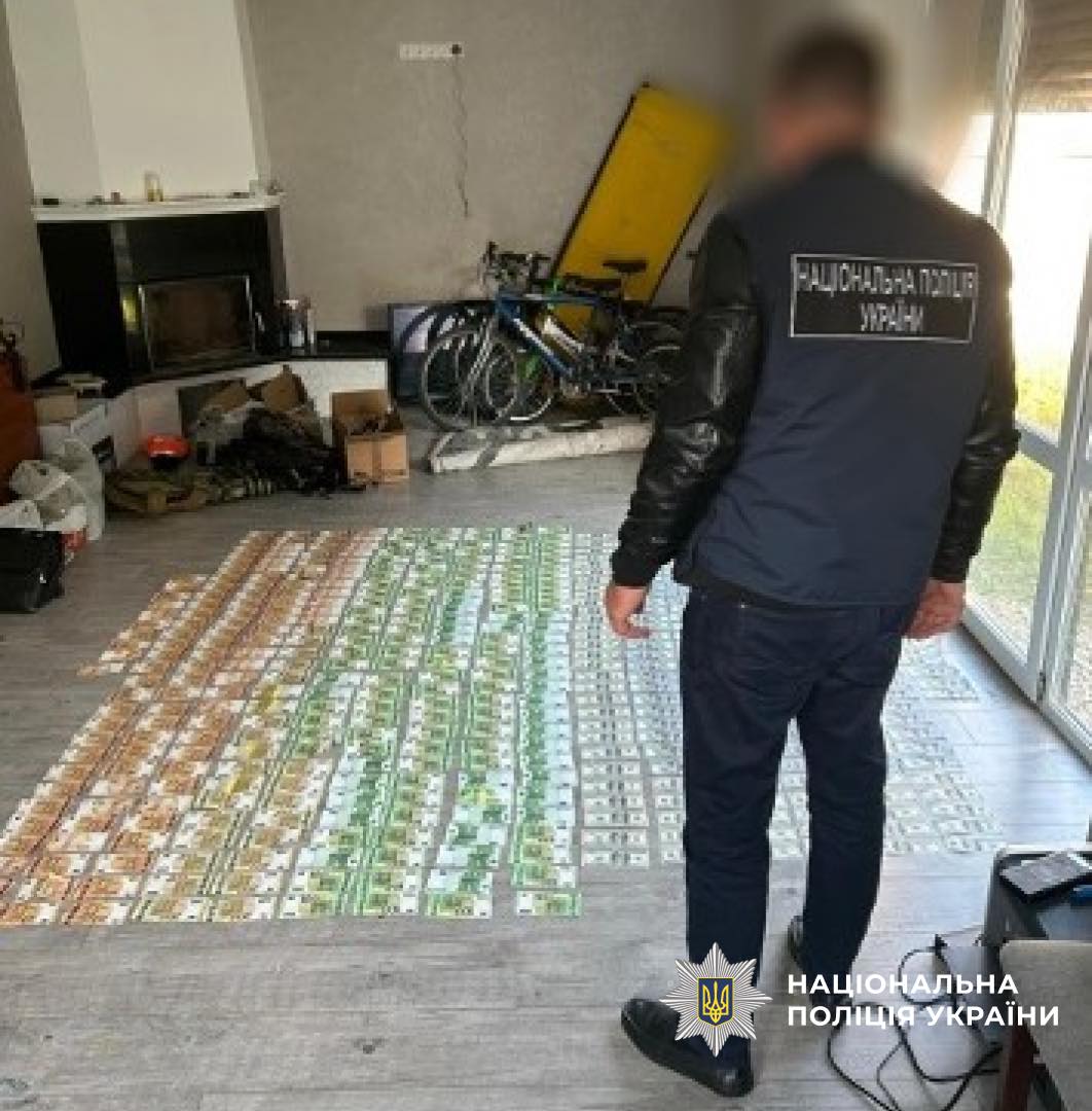 vsovo 2 - Поліцейські викрили злочинну групу, яка організовувала переправлення за кордон - rai.ua