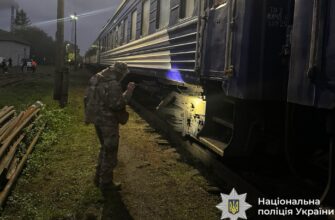 Поліція Івано-Франківщини перевіряє інформацію про замінування потяга