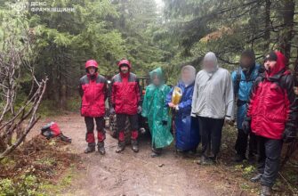 На Прикарпатті рятувальники допомогли двом туристам у горах