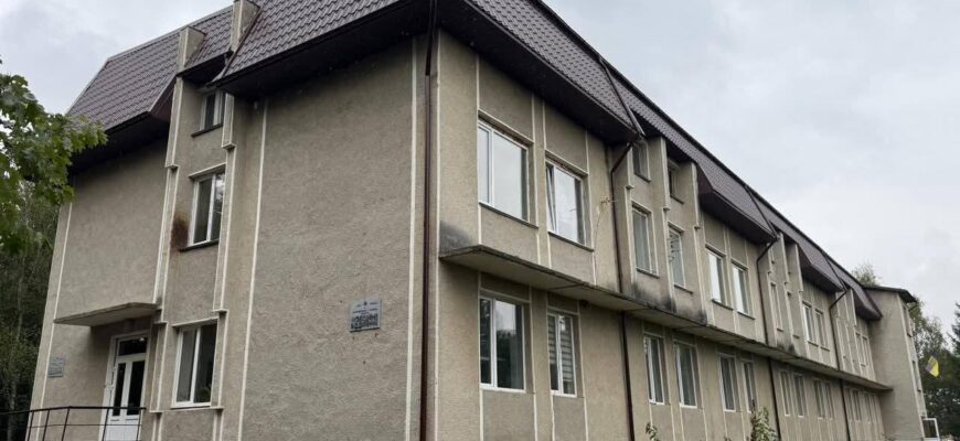 У Заболотівській лікарні завершено капітальний ремонт покрівлі