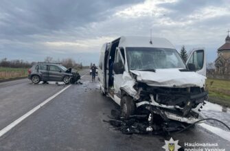 Одна людина загинула, ще близько восьми — травмовані внаслідок ДТП