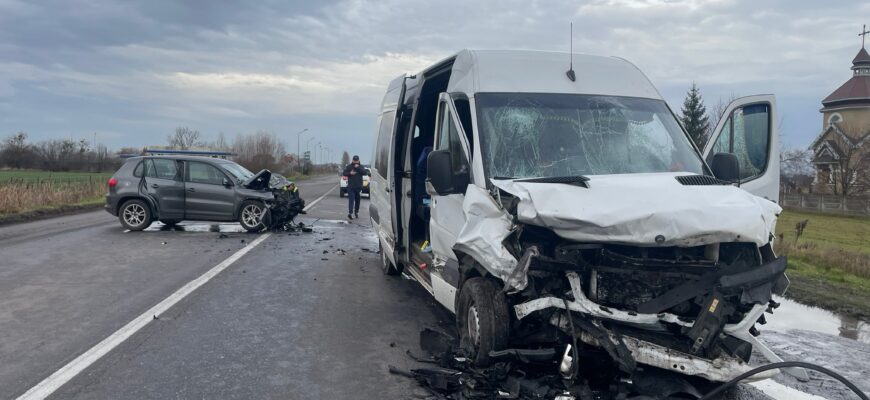 Одна людина загинула, ще близько восьми — травмовані внаслідок ДТП