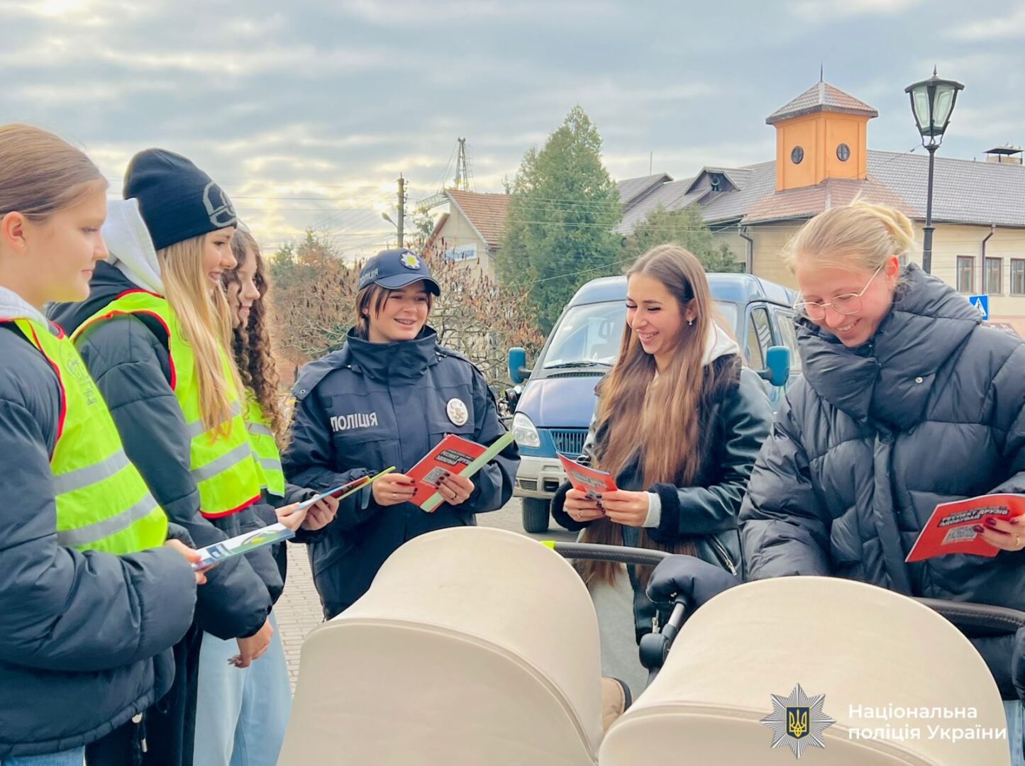 beza5 - Поліцейські провели вуличну акцію з безпеки дорожнього руху - rai.ua