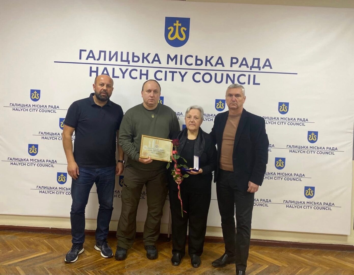 chyt - Відзнаку «Хрест пошани» вручили матері захисника з Галича - rai.ua