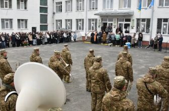 На фасаді Ліцею №1 в Івано-Франківську відкрили ще чотири анотаційні дошки. Відео