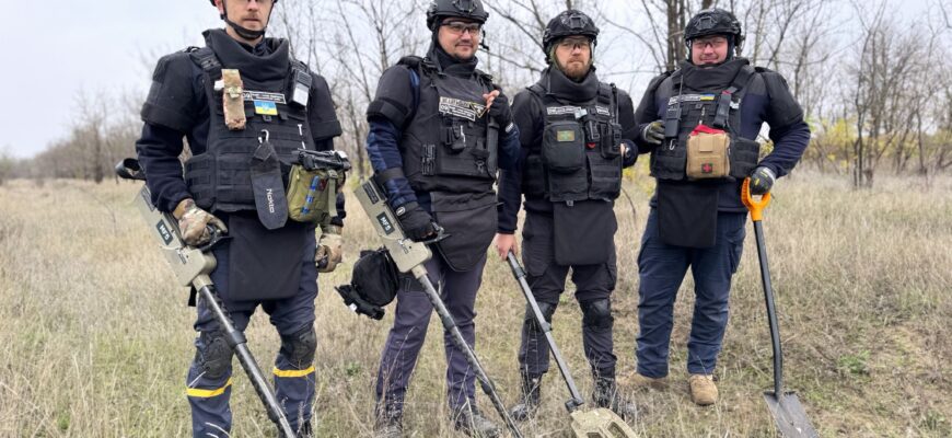Піротехніки з Прикарпаття продовжують розміновувати Херсонщину