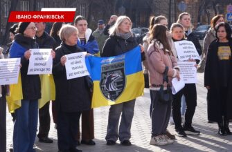 Рідні військових 102-ї окремої бригади ТрО знову вийшли на мирний пікет. Відео