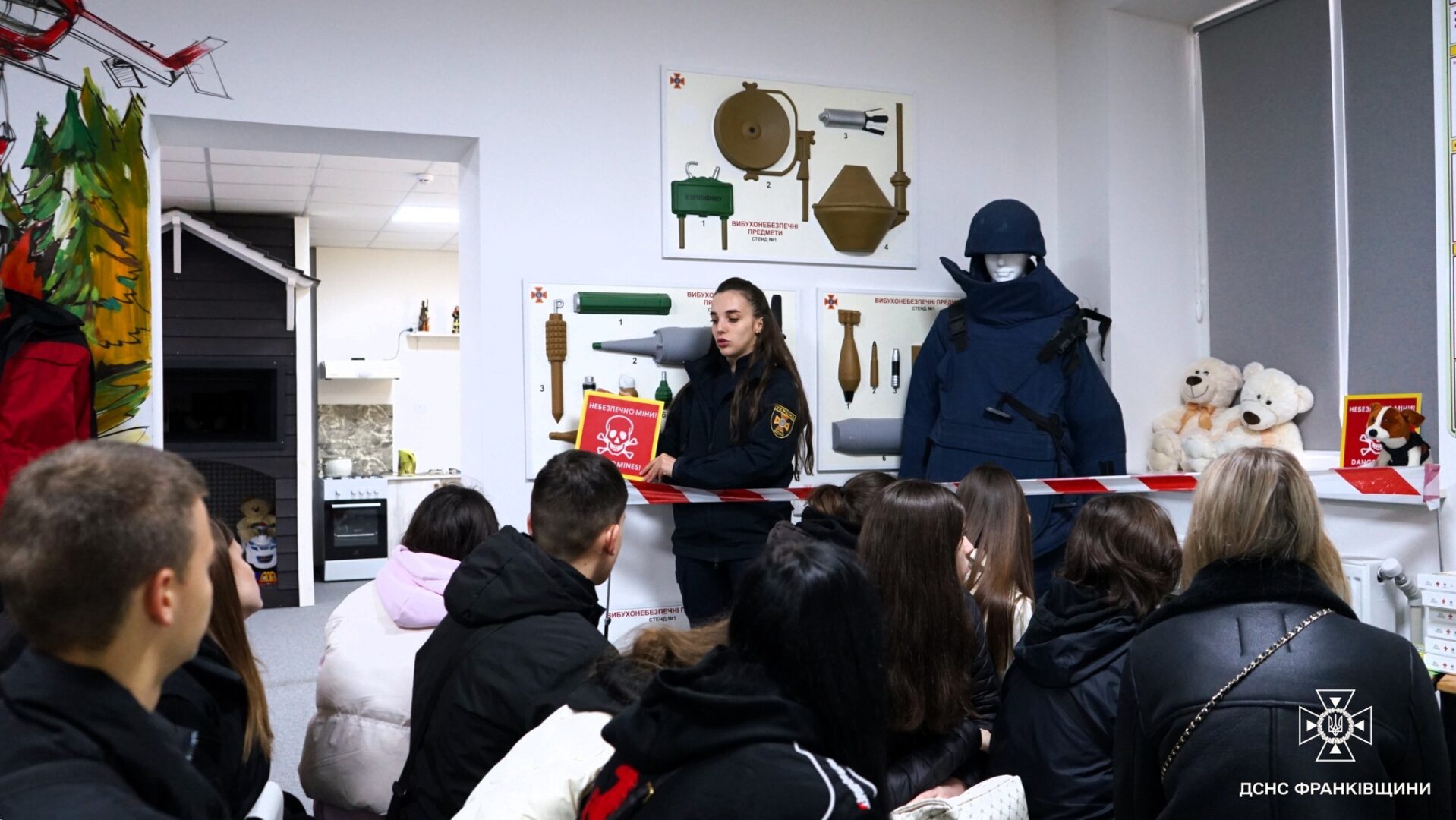 pnshchna - Студенти Карпатського коледжу відвідали клас безпеки рятувальників - rai.ua