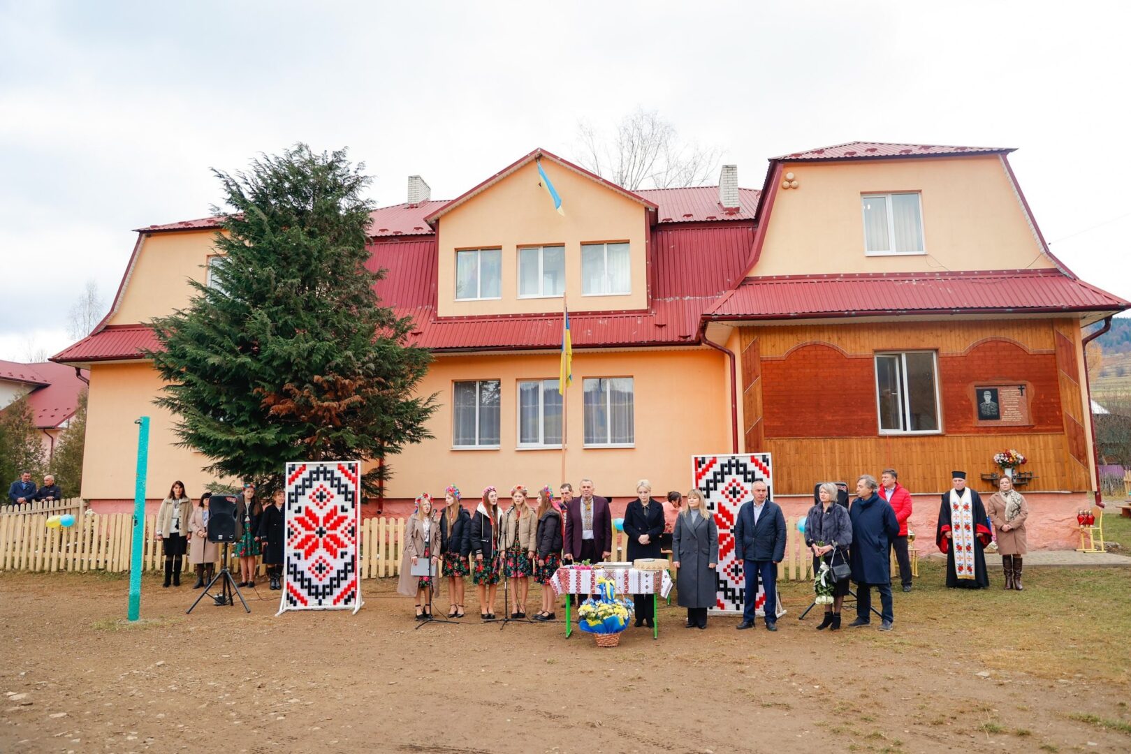 rmenp - Спаській громаді Світлана Онищук передала новий шкільний автобус - rai.ua