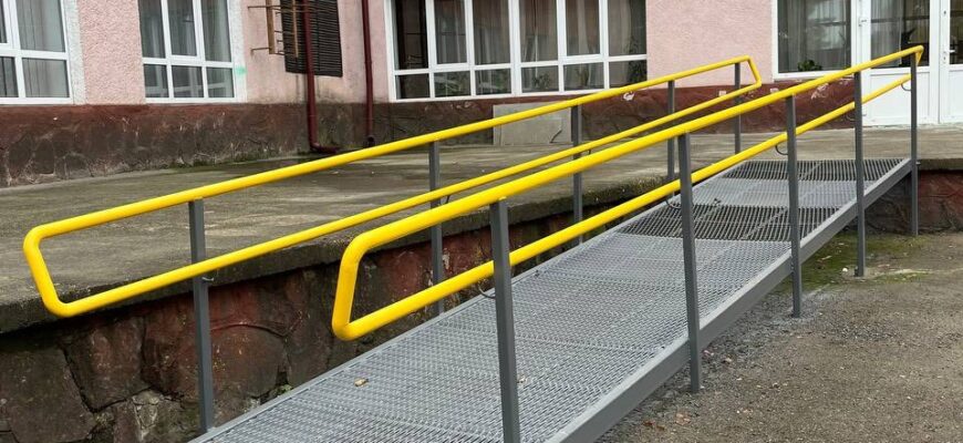 У Бурштині створюють безбар’єрний простір