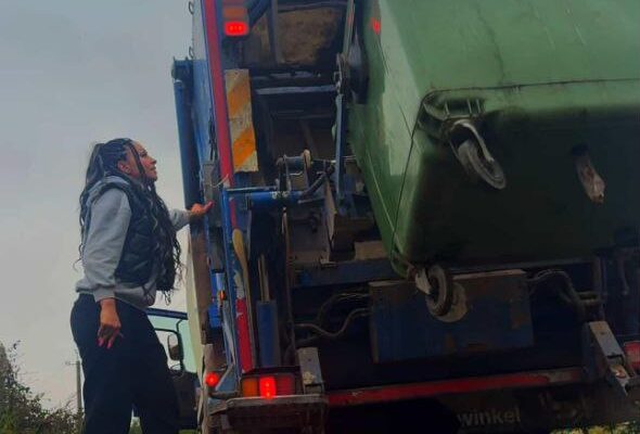 «Страхи лише в голові»: історія першої в Івано-Франківську водійки сміттєвоза Анастасії Подужайло