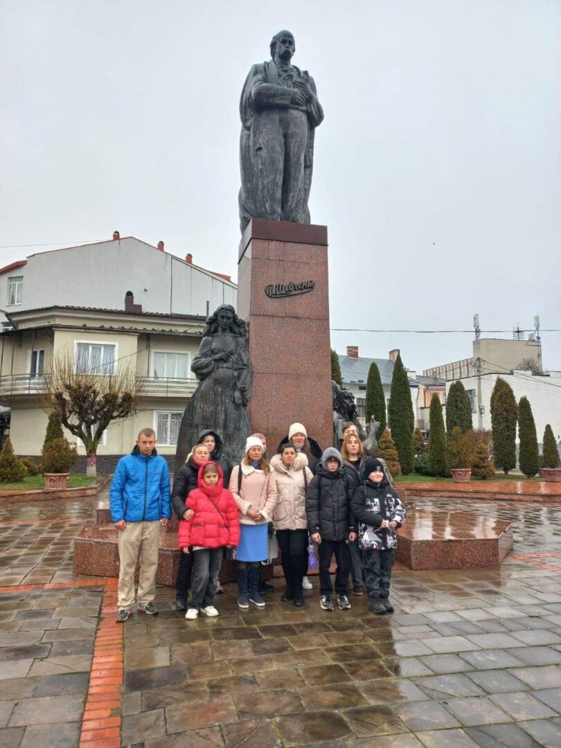 splgpnshch - День у Галичі: тривають екскурсійні тури Прикарпаттям для рідних Героїв - rai.ua