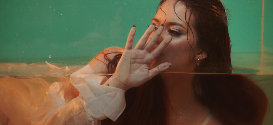 Olya Shelby презентувала емоційний сингл «Зруйнована» та однойменний кліп