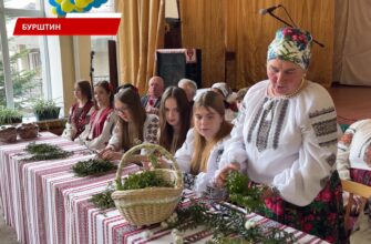 У Бурштинському коледжі провели свято «Вінкоплетіння». Відео