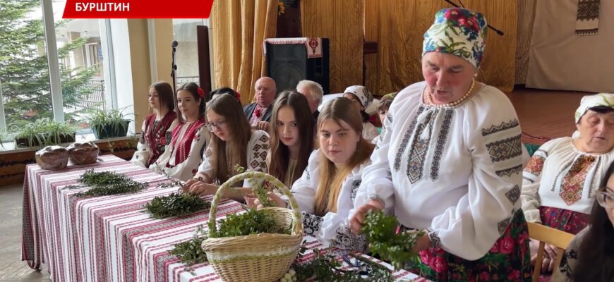 У Бурштинському коледжі провели свято «Вінкоплетіння». Відео