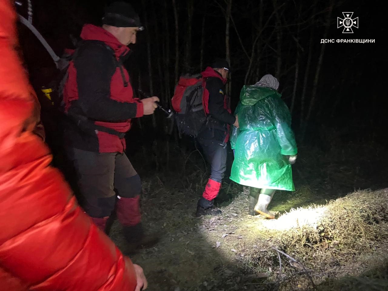 vkreko - Рятувальники розшукали жінку, яка заблукала у лісовому масиві поблизу смт Ворохта - rai.ua