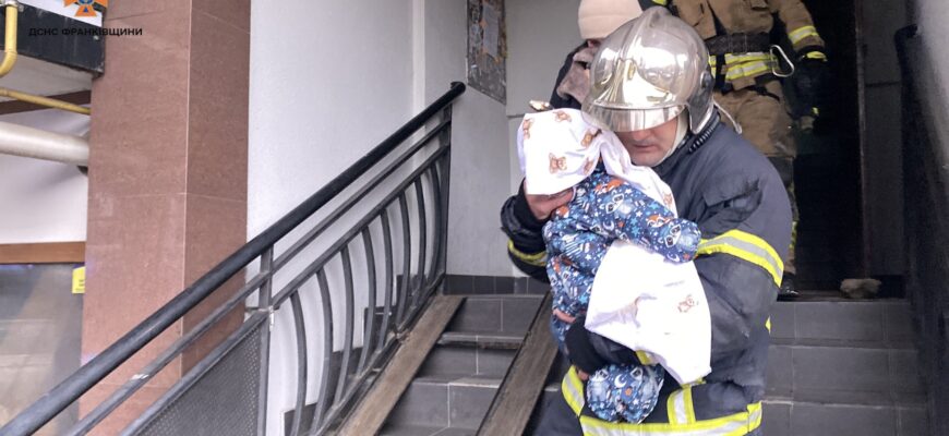 Під час пожежі в Івано-Франківську вогнеборці евакуювали 7 людей
