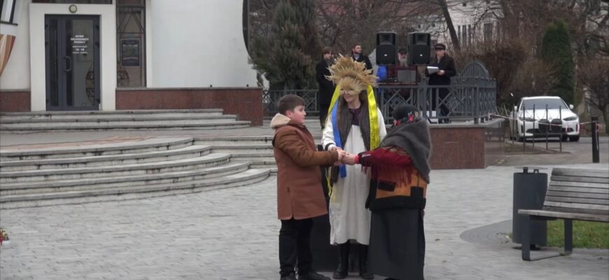 У Коломиї відбувся перформанс «Запали свічку пам'яті». Відео