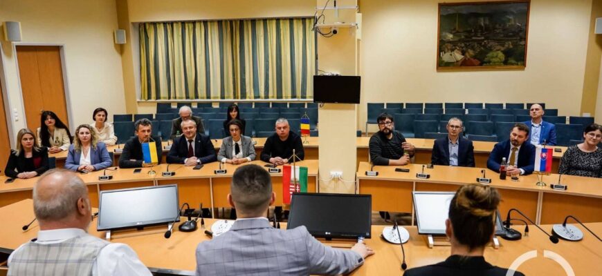 Делегація з Долинської громади відвідала конференцію в Угорщині