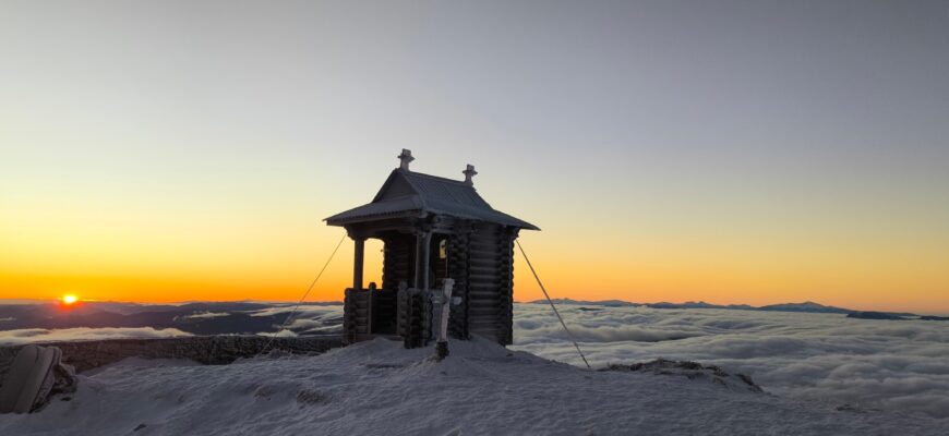 На горі Піп Іван Чорногірський ясно, штиль