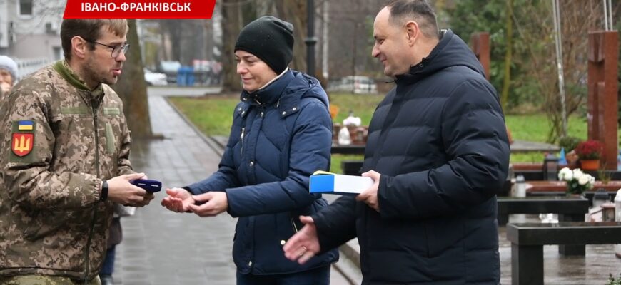 Руслан Марцінків нагородив франківців, які працюють на благо країни. Відео