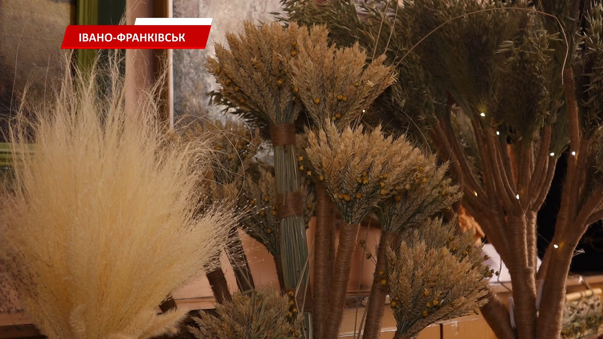 mlorzh - В Івано-Франківську відбувся обласний конкурс дідухів. Відео - rai.ua