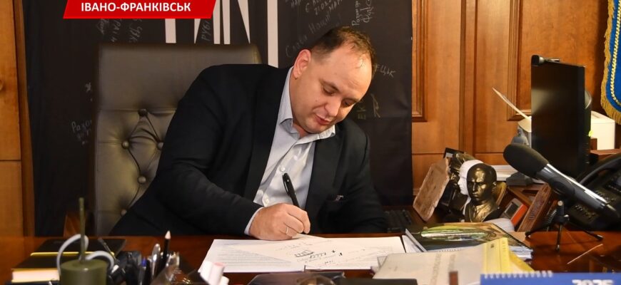 Щоп’ятниці мешканці можуть особисто посілкуватись з Русланом Марцінківим по телефону. Відео