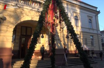 У Коломиї замість ялинки в середмісті відкрили Різдвяне містечко. Відео