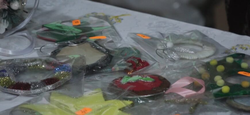 Надвірнянські школярі провели благодійний ярмарок. Відео