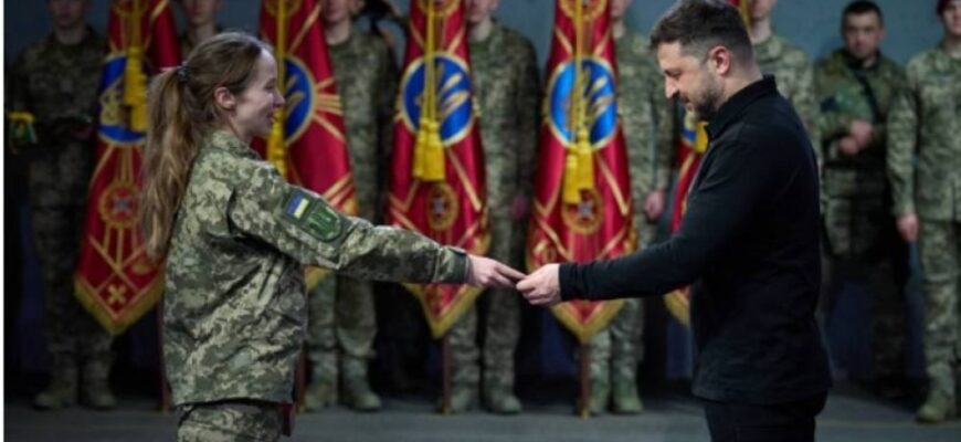 Президент України вручив орден «За мужність» військовослужбовиці Вікторії Савків