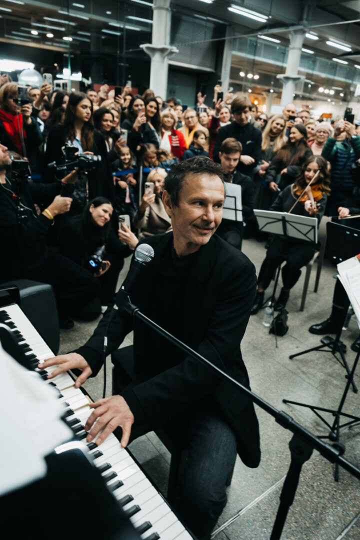 vak5 - Святослав Вакарчук і Марія Яремак виступили з благодійним концертом у Лондоні - rai.ua