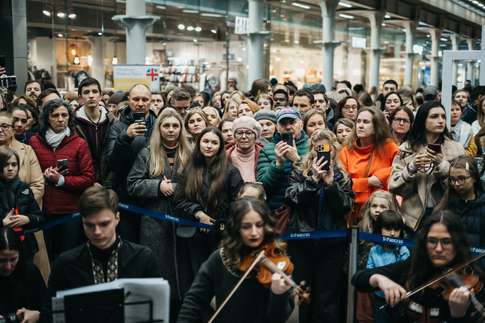 vakar - Святослав Вакарчук і Марія Яремак виступили з благодійним концертом у Лондоні - rai.ua
