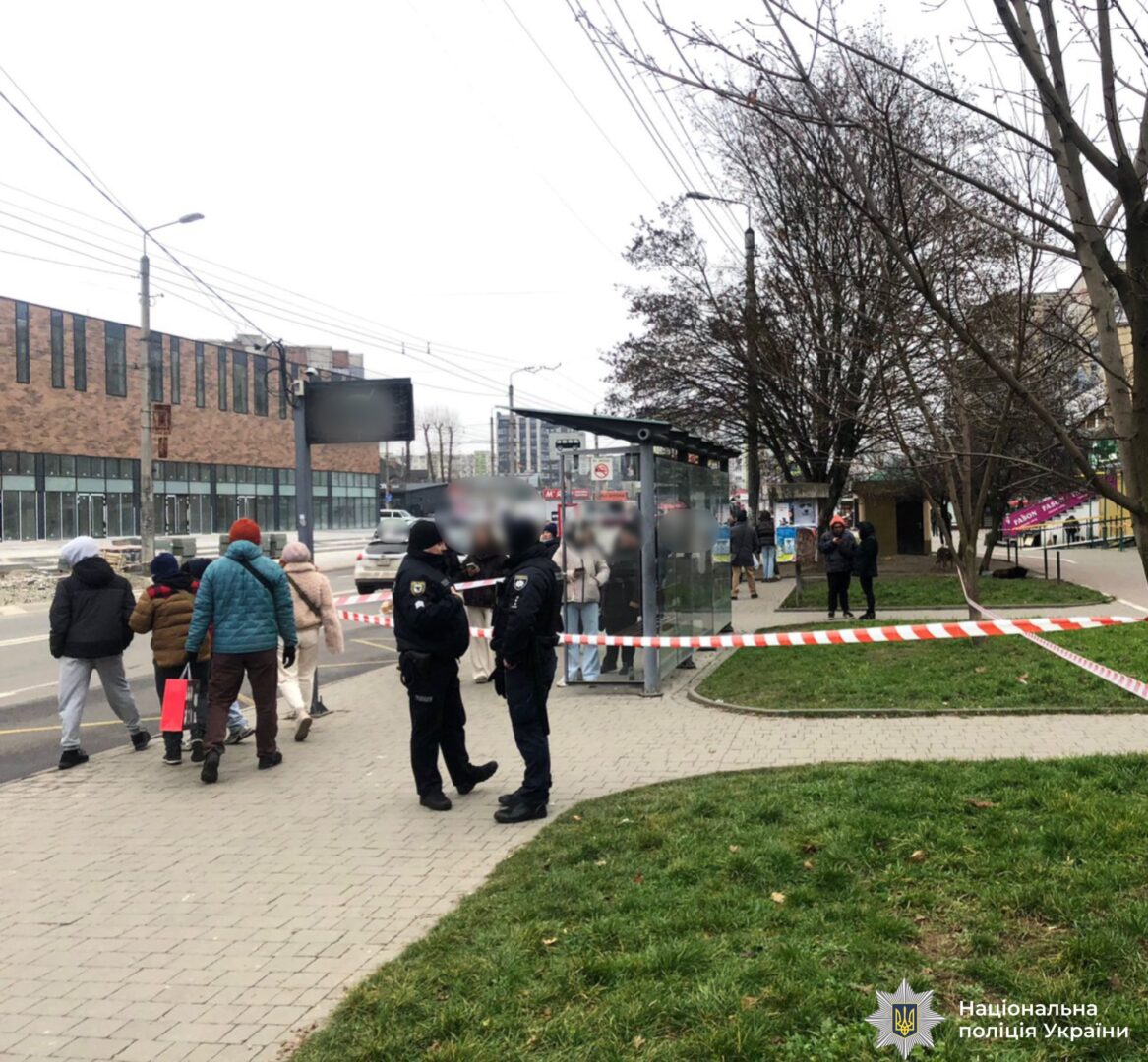vepouo - Напад на перехожих з ножем: прикарпатські поліцейські оголосили підозру фігурантці - rai.ua