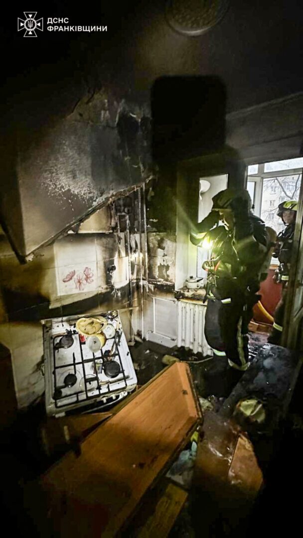 vernel 1 - В Івано-Франківську горів п’ятиповерховий житловий будинок - rai.ua