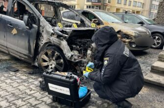 Поліцейські Прикарпаття встановлюють обставини загорання транспортного засобу