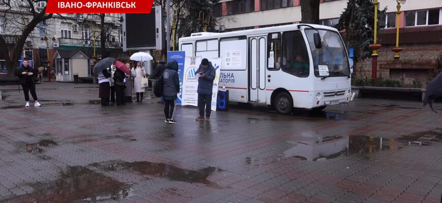 В Івано-Франківську пройшла акція до Всесвітнього дня боротьби зі СНІДом. Відео